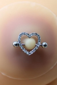 Copricapezzoli piercing a forma di cuore con diamanti finti