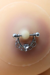 Copricapezzoli piercing mezzo anello con diamante finto