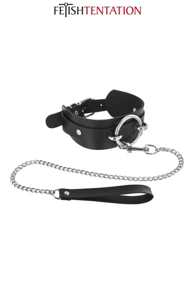 Collare fetish con grande anello metallico e guinzaglio