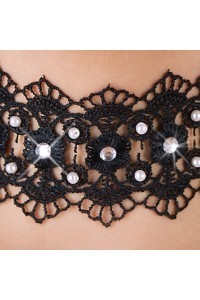 Collarino in pizzo con perle e strass